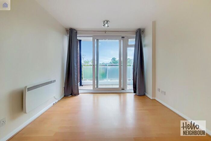 2 Bedroom Apartment To Rent In Fairview Court, Linksway, London, NW4