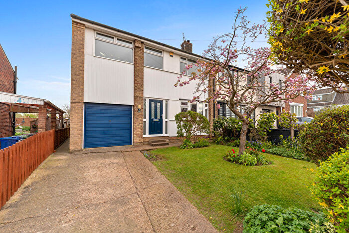 4 Bedroom Semi Detached House For Sale In Mill View, Waltham, DN37