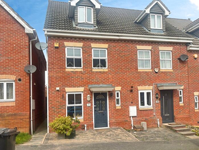 3 Bedroom End Of Terrace House For Sale In Richmore Road, Hamilton, Leicester, LE5