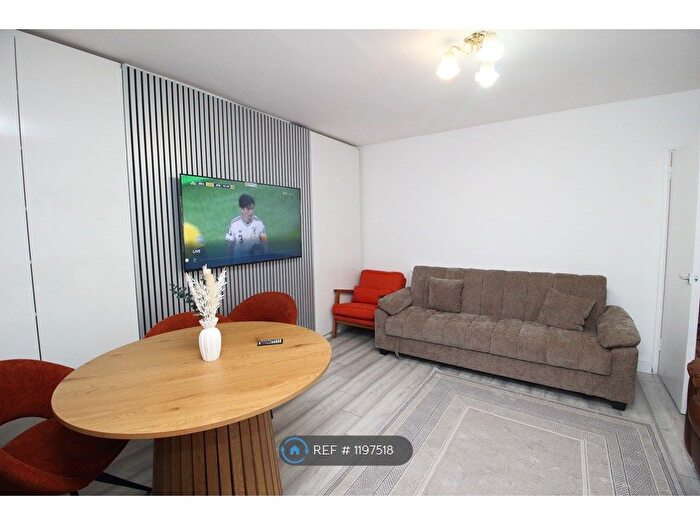 2 Bedroom Maisonette To Rent In Chudleigh St, London, E1