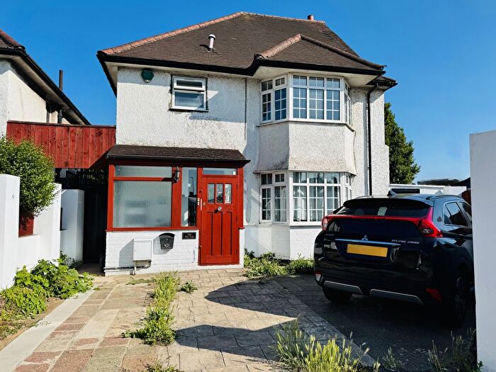 4 Bedroom Detached House To Rent In The Vale, Golders Green, NW11