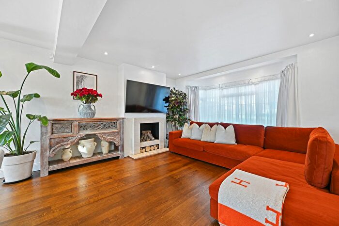 5 Bedroom Detached House For Sale In Vernon Drive, Stanmore, HA7