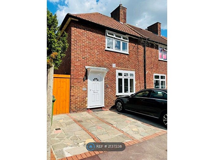 3 Bedroom Semi-Detached House To Rent In Talbot Road, Dagenham, RM9
