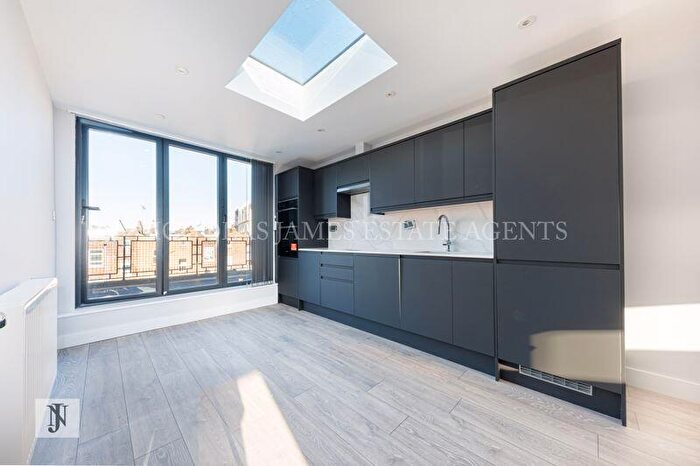 2 Bedroom Flat To Rent In Hercules Street, Holloway, London, N7