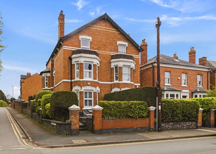 5 Bedroom Semi-Detached House For Sale In Ombersley Road, Worcester., WR3