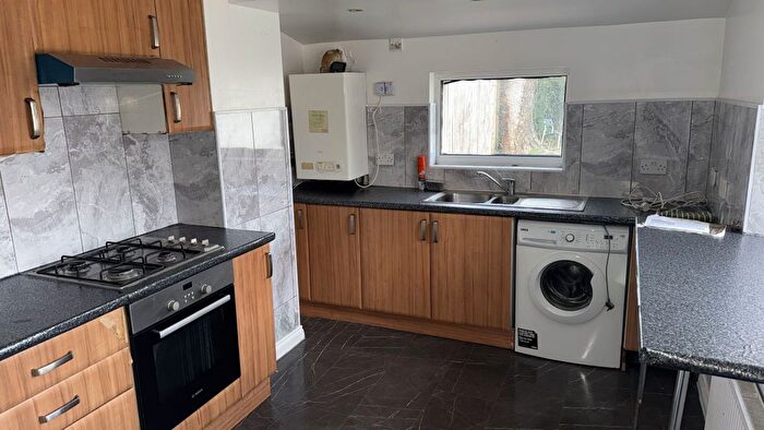 3 Bedroom End Terrace House To Rent In Craigton Road, Glasgow, G51