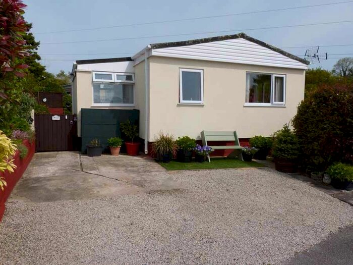 2 Bedroom Mobile/park Home For Sale In Atwell Farm Park, Luxulyan, PL30