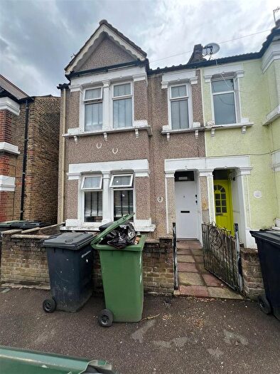 2 Bedroom Flat To Rent In Woodlands Street, London, SE13