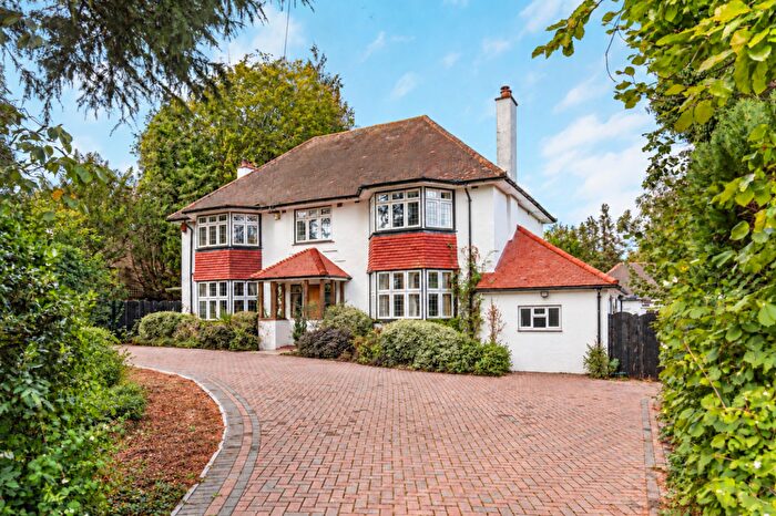 5 Bedroom Detached House For Sale In The Mount, Fetcham, KT22