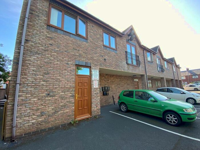 2 Bedroom Flat To Rent In Liverpool Old Road, Walmer Bridge, Preston, PR4