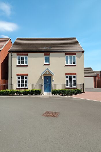 4 Bedroom Detached House For Sale In Stryd Bennett, Llanelli, SA15