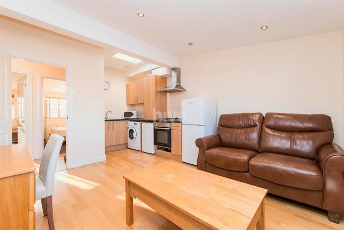 2 Bedroom Flat To Rent In Dene Apartments, Jesmond, Newcastle Upon Tyne, NE2