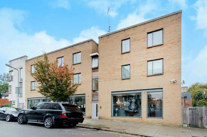 2 Bedroom Flat To Rent In Llanvanor Road, Golders Green, London, NW2