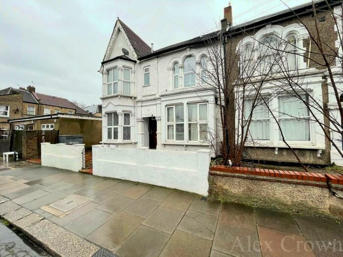 Studio To Rent In Langham Road, Harringay, N15