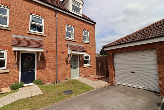 3 Bedroom Semi-Detached House For Sale In Kings Court, Market Weighton, York, YO43