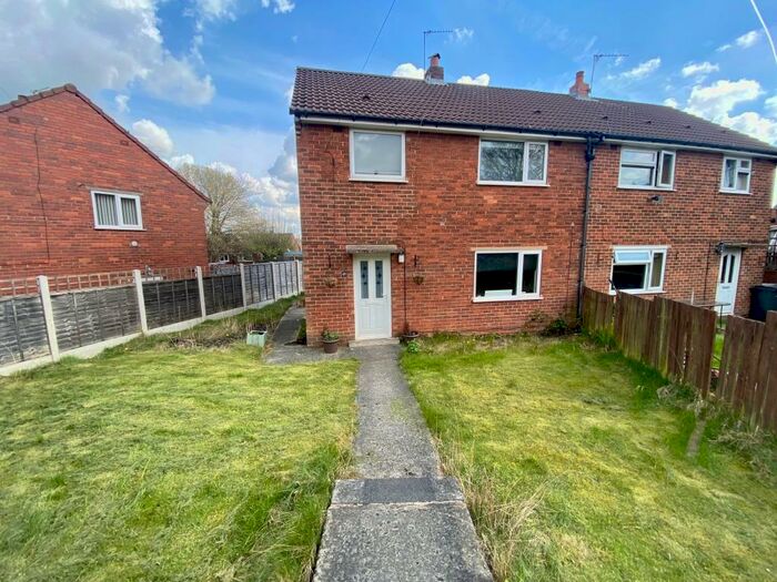 3 Bedroom House To Rent In King Charles Street, LS18