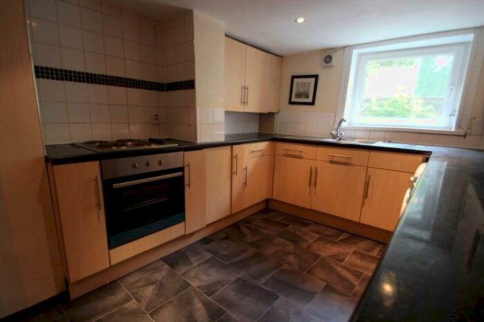 5 Bedroom Terraced House To Rent In Delph Mount, Woodhouse, Leeds, LS6