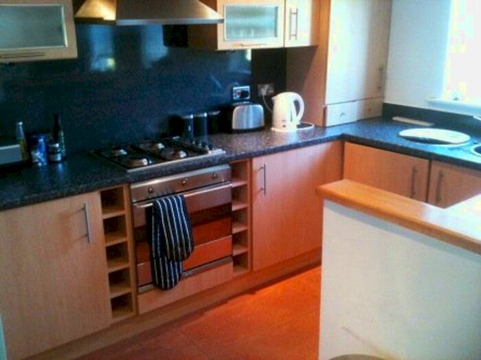 2 Bedroom Apartment To Rent In Ellerman Road, , Bed Apt, L3