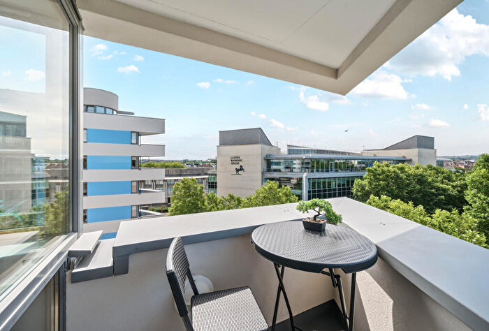 2 Bedroom Apartment For Sale In Canons Way, Bristol, BS1