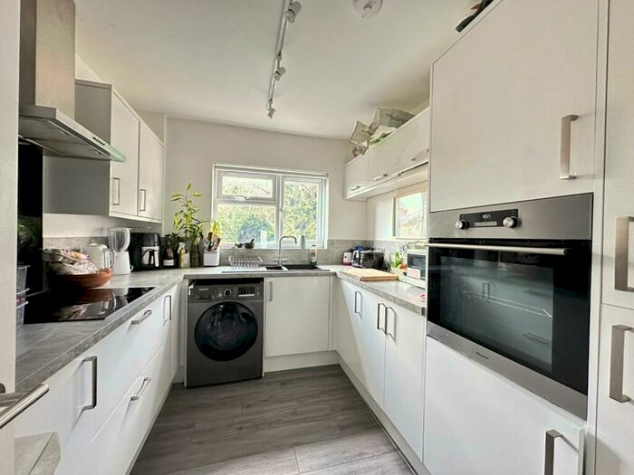 2 Bedroom Flat To Rent In Wells Road, Bristol, BS14