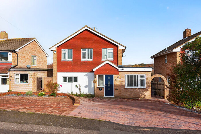 4 Bedroom Detached House For Sale In Rosemary Gardens, Blackwater, GU17