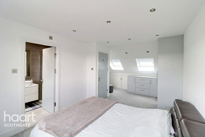 4 Bedroom End Of Terrace House For Sale In Hampden Way, London, N14