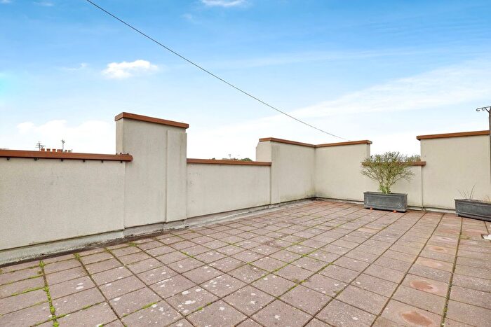 2 Bedroom Flat For Sale In East Street, Southend-On-Sea, SS2