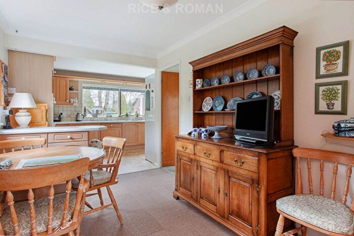 4 Bedroom Detached House For Sale In Luckley Wood, Wokingham, RG41