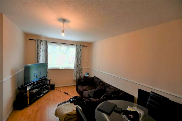 1 Bedroom Flat To Rent In Plowman Close, London, N18