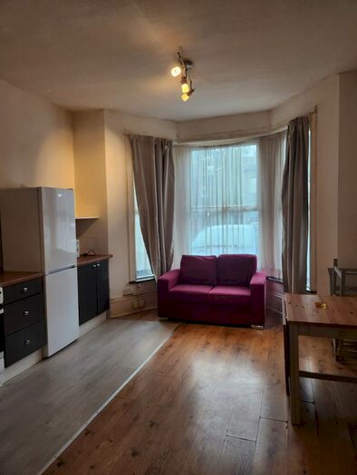 1 Bedroom Flat To Rent In Mansfield Road, Ilford, IG1