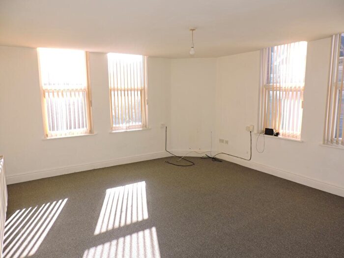 2 Bedroom Flat To Rent In Scotholme Avenue, Hyson Green, Nottingham, NG7