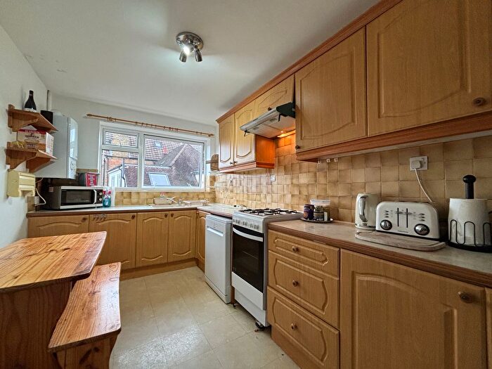 2 Bedroom Flat To Rent In Crescent Road, Beckenham, BR3