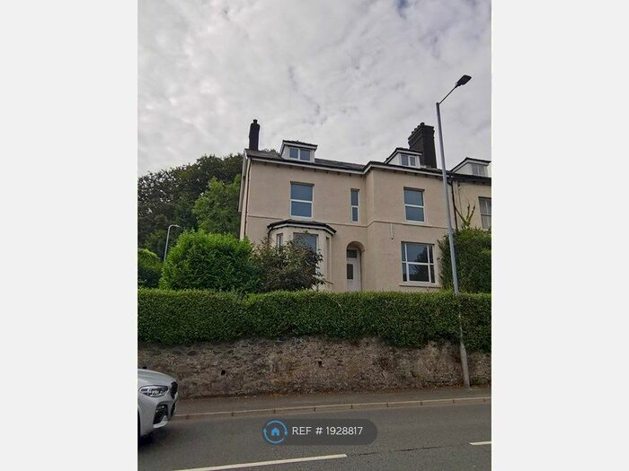 6 Bedroom Semi-Detached House To Rent In Glanhwfa Road, Llangefni, LL77