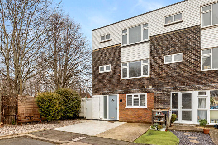 3 Bedroom End Of Terrace House For Sale In Mulberry Gardens, Goring-by-sea, BN12