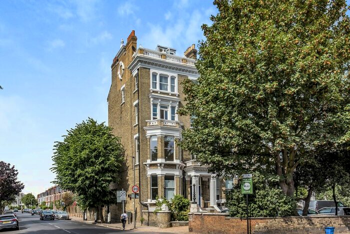 2 Bedroom Flat To Rent In Clapham Common North Side, London, SW4