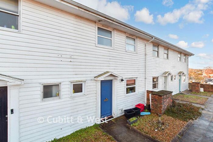 3 Bedroom Maisonette For Sale In High Street, Cranleigh, Surrey, GU6