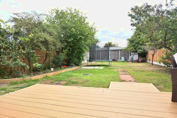 3 Bedroom Semi-Detached House To Rent In Woodleigh Avenue, Leigh-On-Sea, SS9