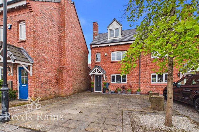 4 Bedroom Semi-Detached House For Sale In Chiltern Mews, Chorley, Lancashire, PR7
