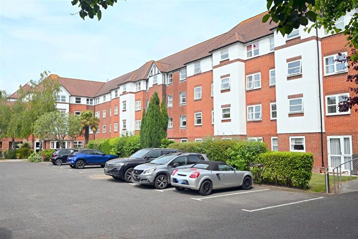 2 Bedroom Flat For Sale In Granville Road, Meads, Eastbourne, BN20