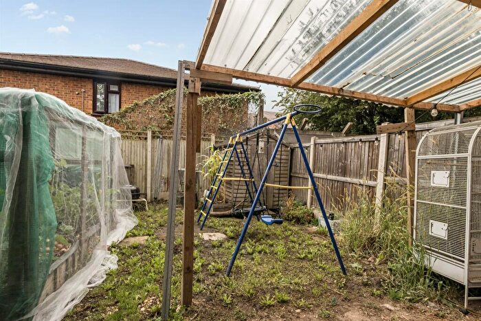 2 Bedroom Flat For Sale In Canning Square, Enfield, EN1