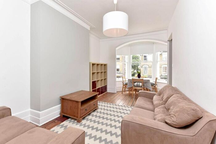 1 Bedroom Flat For Sale In Ramsden Road, Balham, London, SW12