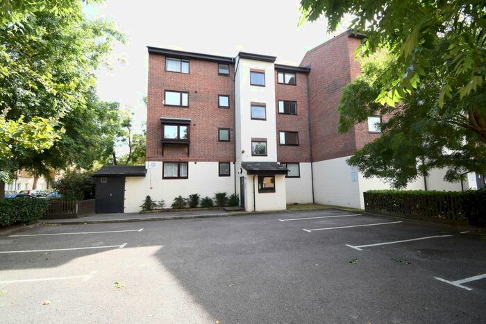 1 Bedroom Flat To Rent In Granville Square, London, SE15