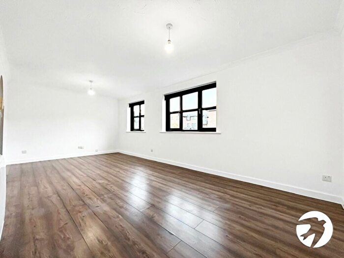 2 Bedroom Flat To Rent In Bow Arrow Lane, Dartford, DA2