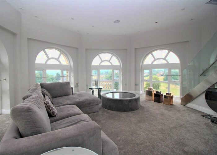 3 Bedroom Flat To Rent In Princess Park Manor, N11