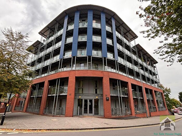 2 Bedroom Apartment For Sale In Wheeleys Lane, Birmingham, B15