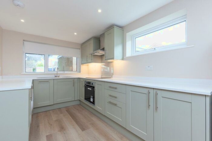 2 Bedroom Flat To Rent In Shelley Close Abingdon, OX14