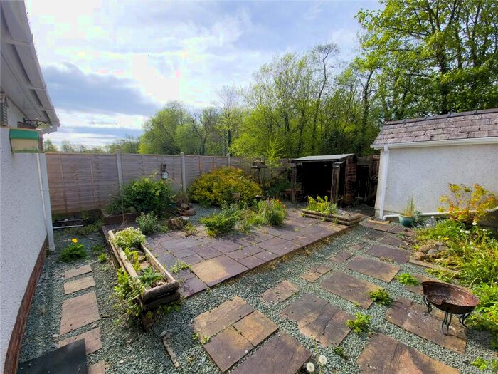3 Bedroom Bungalow For Sale In Lon Llwyd, Glanamman, Ammanford, Carmarthenshire, SA18