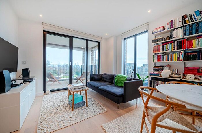 2 Bedroom Flat For Sale In Maurice Browne Avenue, Mill Hill East, NW7