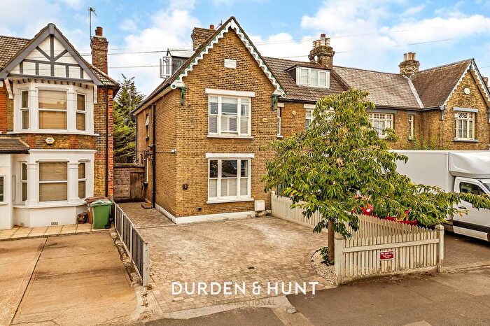4 Bedroom Semi-Detached House For Sale In Hall Lane, London, E4
