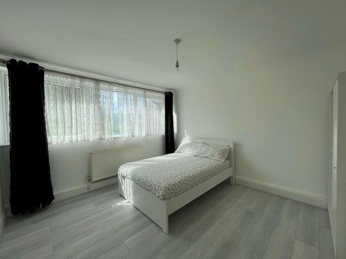 2 Bedroom Flat To Rent In Staines Road, Ilford, London, IG1